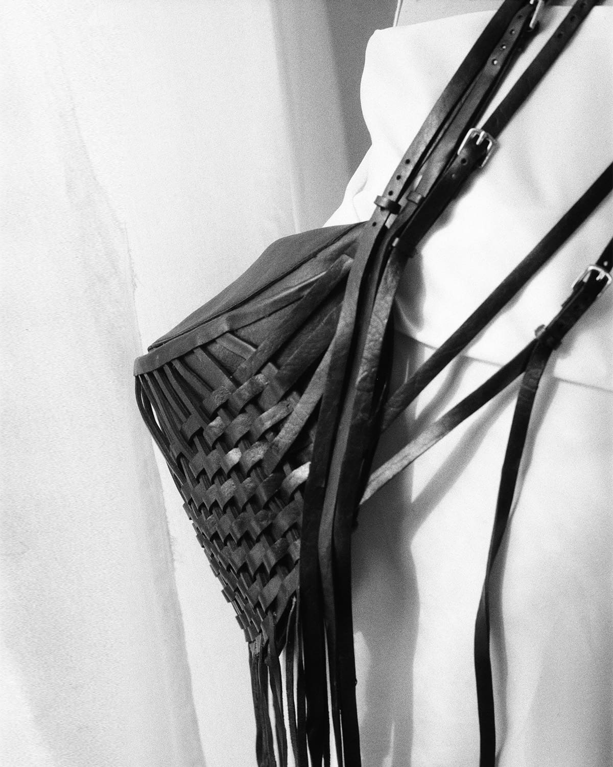 Marie-Bernadette-Woehrl-woven-artisanal-leather-fringe-sculptural-messenger-bag-3-picture-Marelise-Bots.jpg